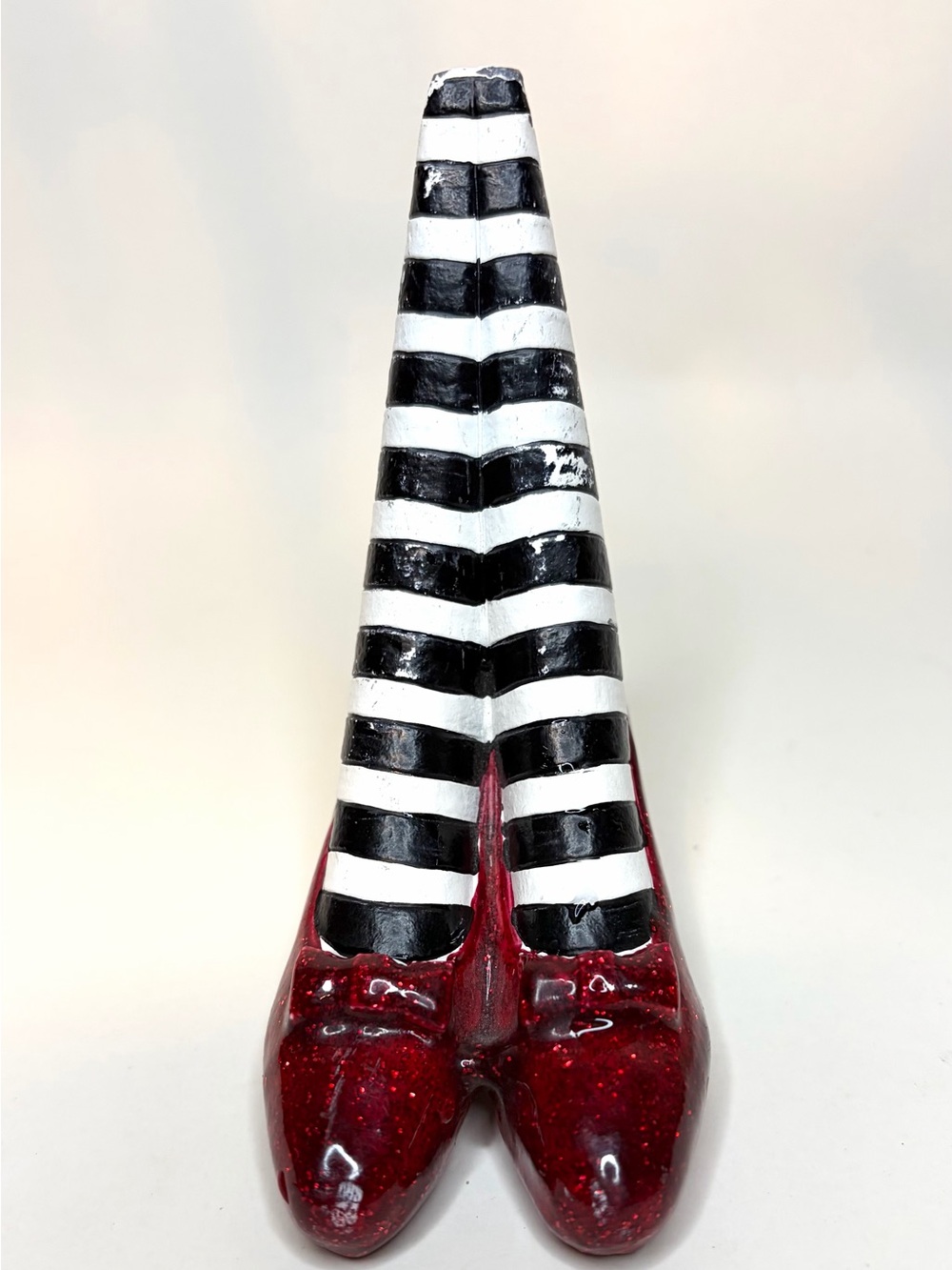 Wizard of Oz Wicked Witch Legs Ruby Slippers Figurine Doorstop Westland 1842